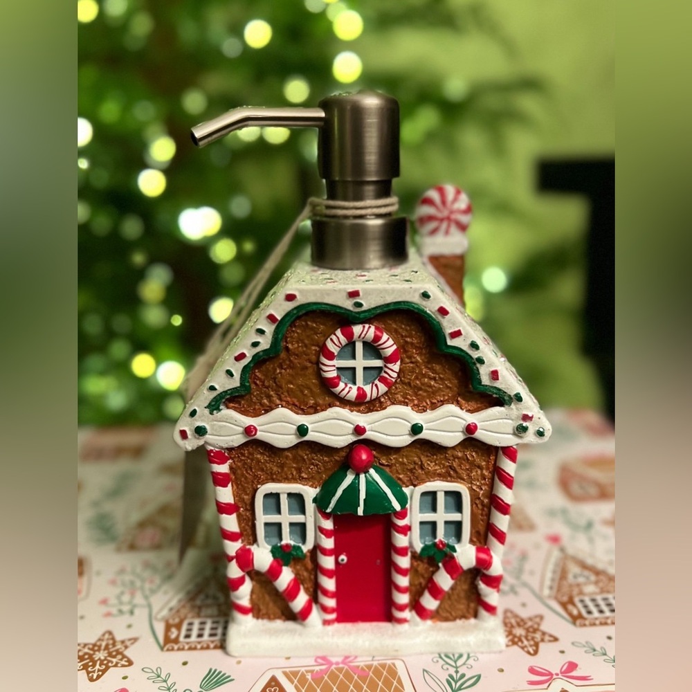 New 2024 Holiday Gingerbread House Lotion Soap Dispenser